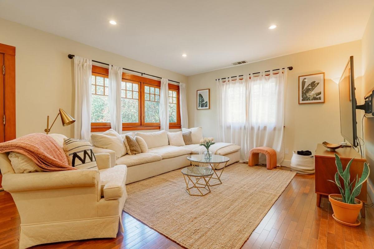Holiday home Cozy 3 Bedroom Hollywood Home- Quick Walk To Tourist Spots!